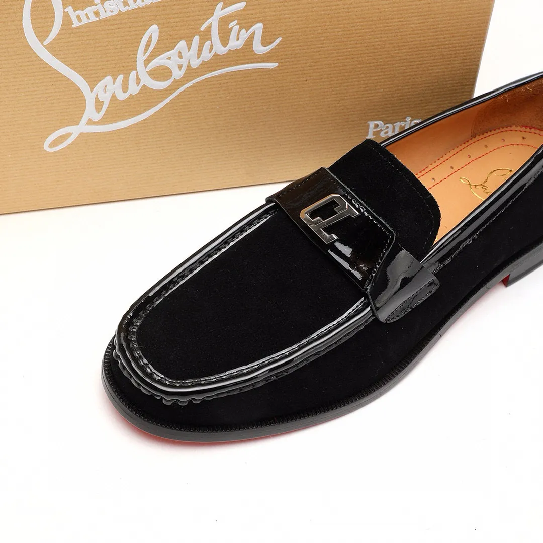 Batch 1,080 yuan 💰••New real shots••CL～High-end men’s 👔casual•loafers with red soles! ••🆑Genuine and top-quality goods from original orders ••✅💯 Purchase goods from top-quality original orders! Original imported patterned cowhide ➕Imported cowhide lining ➕Cowhide feet ➕Original leather outsole~🉑️Feel free to compare the authentic ones! Size: 38-44 (45.46.47 can be customized)